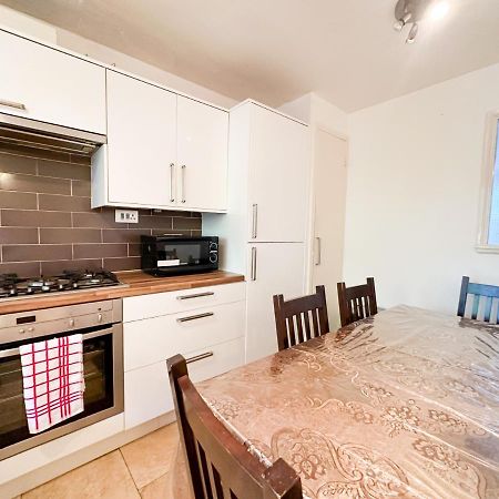 36 O'Leary Square Apartment Лондон Екстериор снимка