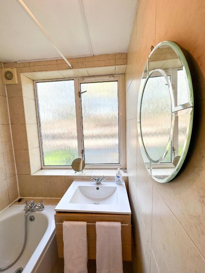 36 O'Leary Square Apartment Лондон Екстериор снимка